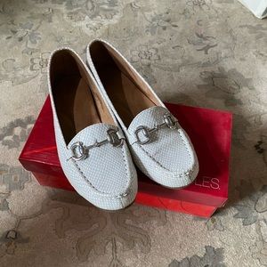 Aerosoles Drive Through, white snake, comfort driving moccasin Sz 10.5 W